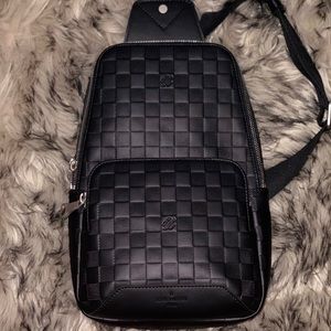 Louis Vuitton AVENUE SLING BAG messenger (used)